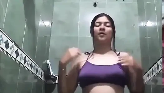 Baldızım kayınbiraderimin banyosunda gözetleniyor