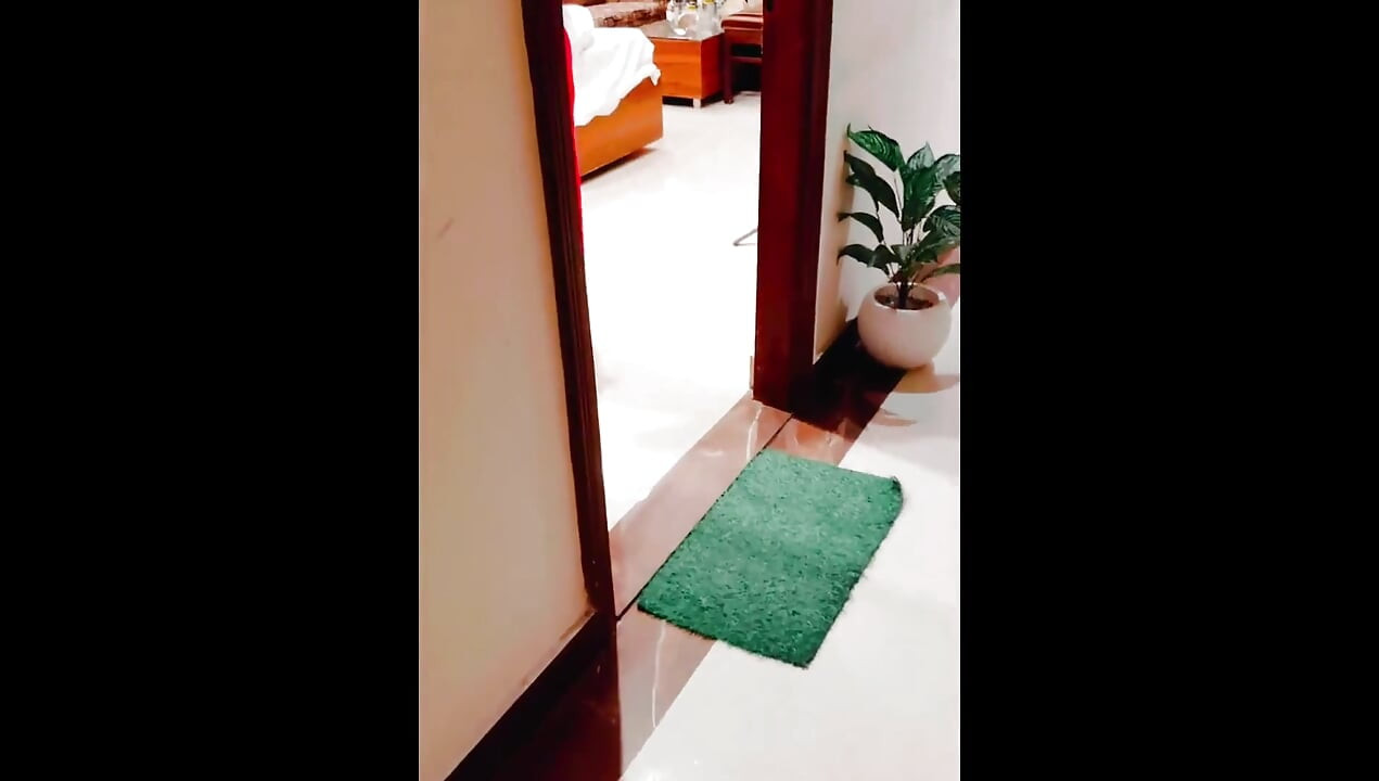 Wynajął wspaniały model do zabawy w pokoju hotelowym
