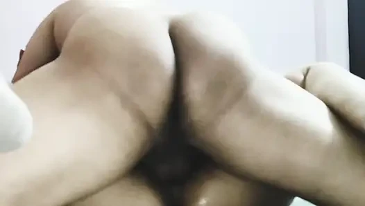 Padosi bhabhi ki oil laga kr chudai kri