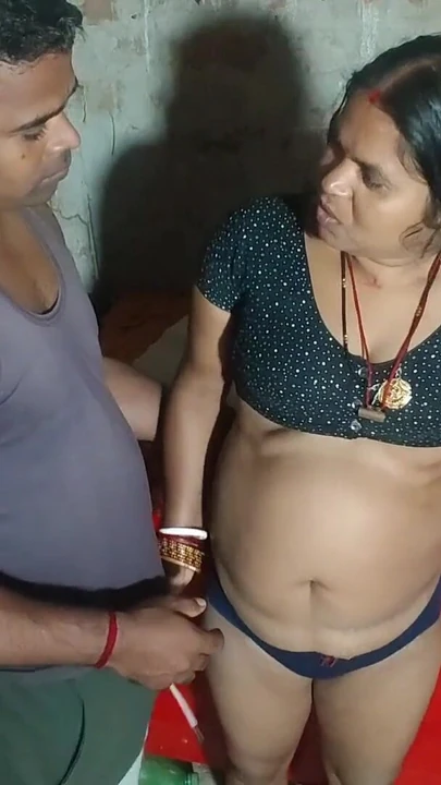 「おばさんと裸でセックスするのは楽しかったです。   インドのデジスタイルのポルノビデオ"