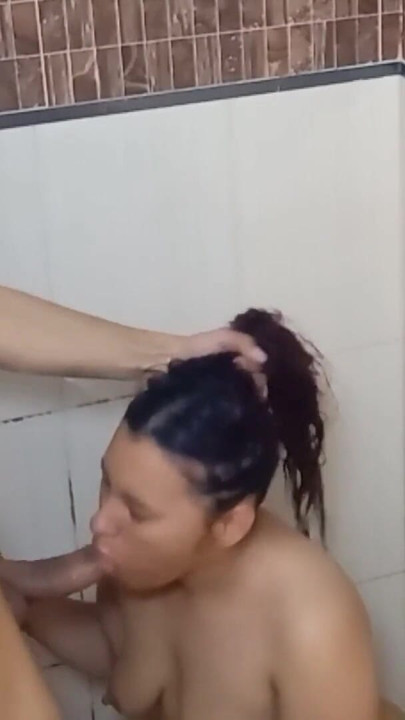 Blowjobs in the bathroom | Clip 1