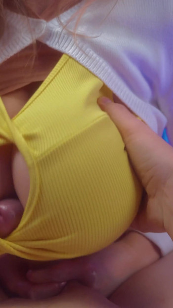 Paizuri Dream: jebanje sisa i drkanje sa klizavim ogromnim sisama - LilyKoti | Klip 1