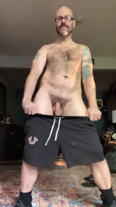 Welcome you to me i am a singer songwriter dancer nudist