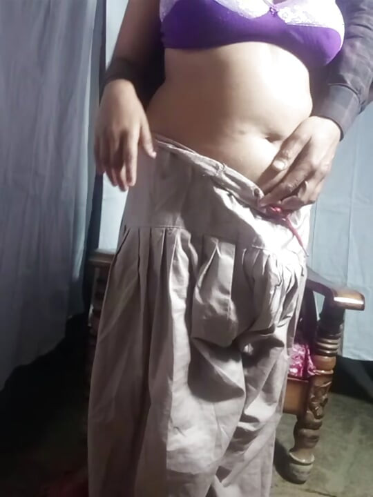 Desi sister-in-law calls the neighbors home and gets sex done, sister-in-law brother-in-law has sex.