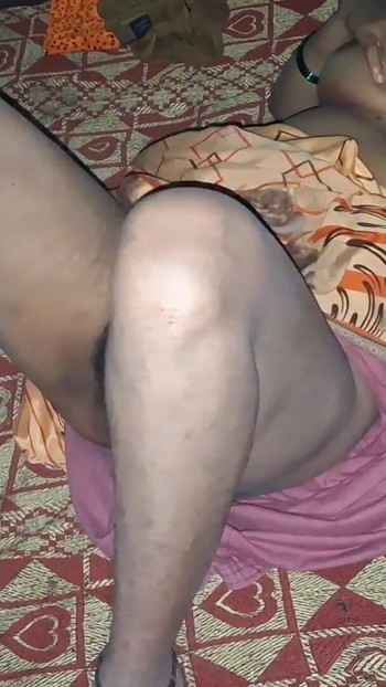 A nagy tejes sógornő élvezi az ivást | Klip 1