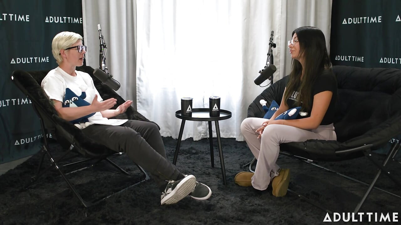 Cami Strella sobrevivendo a um culto, fama tiktok e não-monogamia o podcast Adult Time