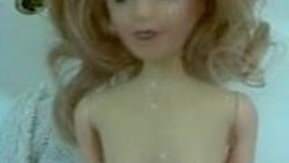 La silhouette de Barbie adore le sperme