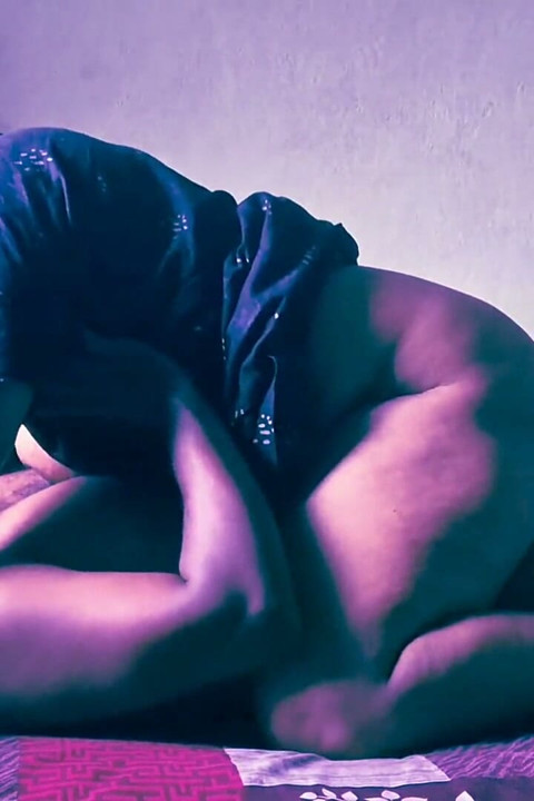 Bhabhi cu țâțe uriașe în călărire de pulă nocturnă și ejaculare înăuntru futută