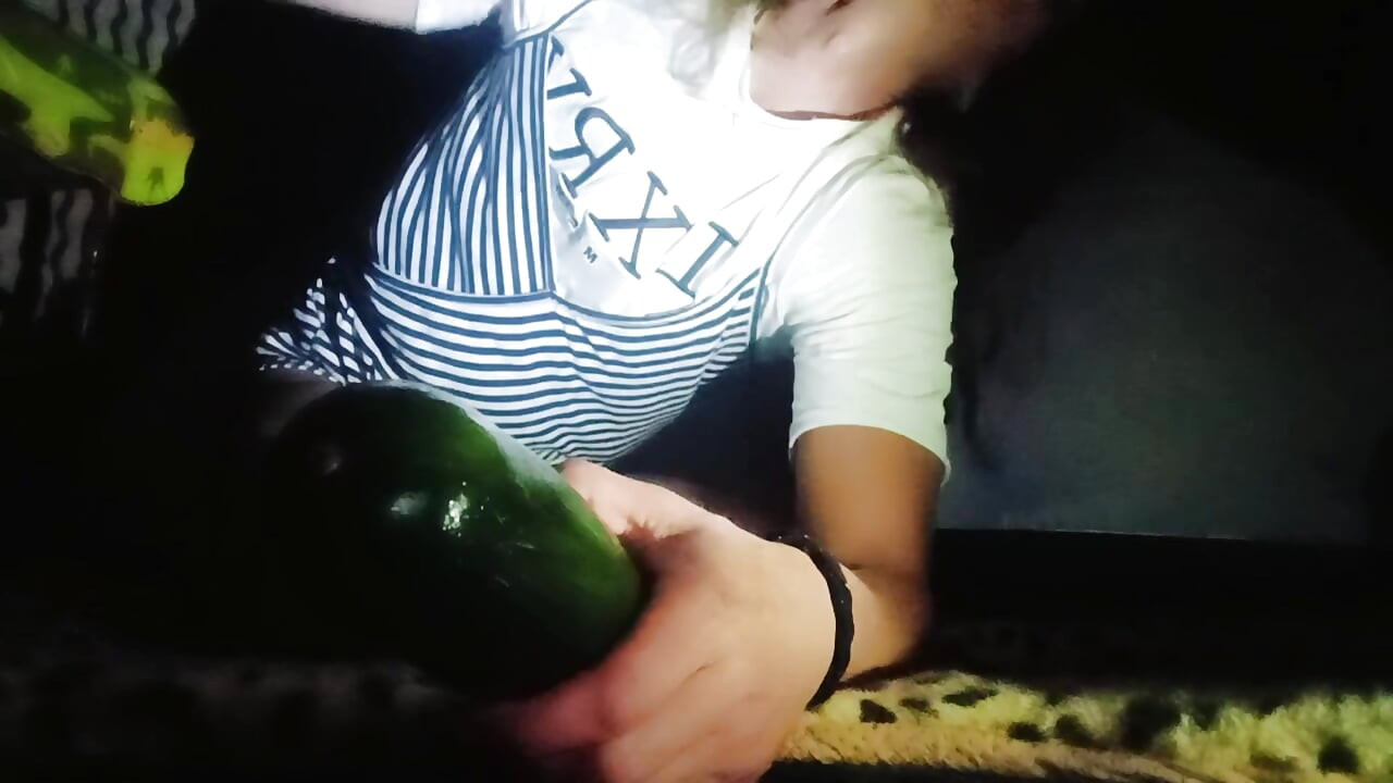 Анальне розширення надзвичайно красивого молодого чоловіка