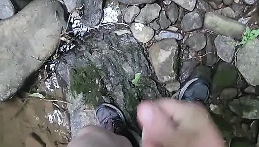 Parkta mastürbasyon yapıyor