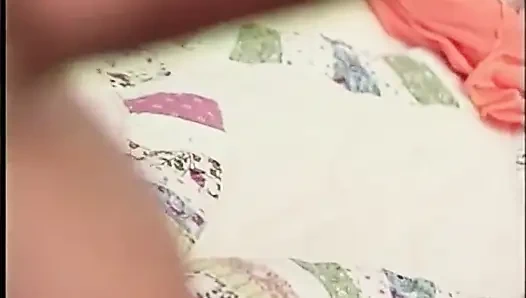 Lezbiyenler yatak odasında amcık yalıyor