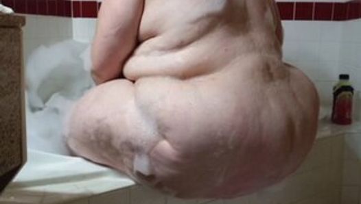 Bbw bathing