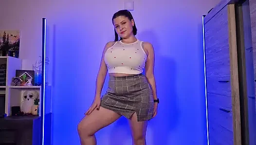 Mahasiswi semok ini lagi asik memeknya dengan ganas!