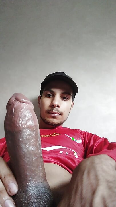 Masturbation of a handsome Saudi guy with an imaginary 😻 penis