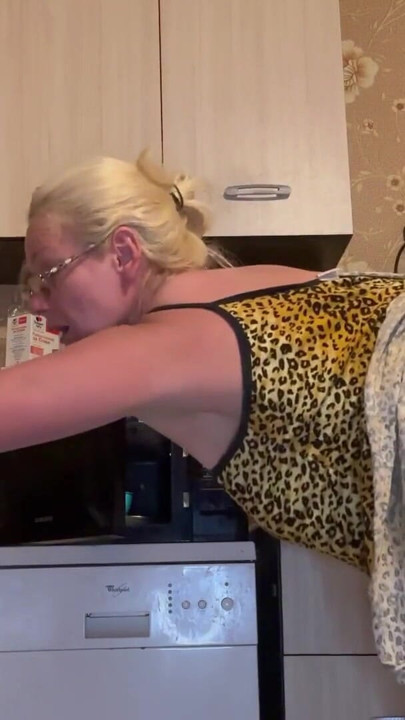 Zo geil dat hele koken en maïsneukpartij masturberen | Clip 2