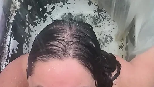 In der dusche pinkeln