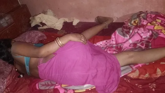 Индийскую жену трахнули в спальне
