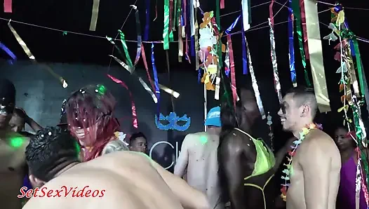 Debut lizzy hartz di pesta karnaval, sange banget