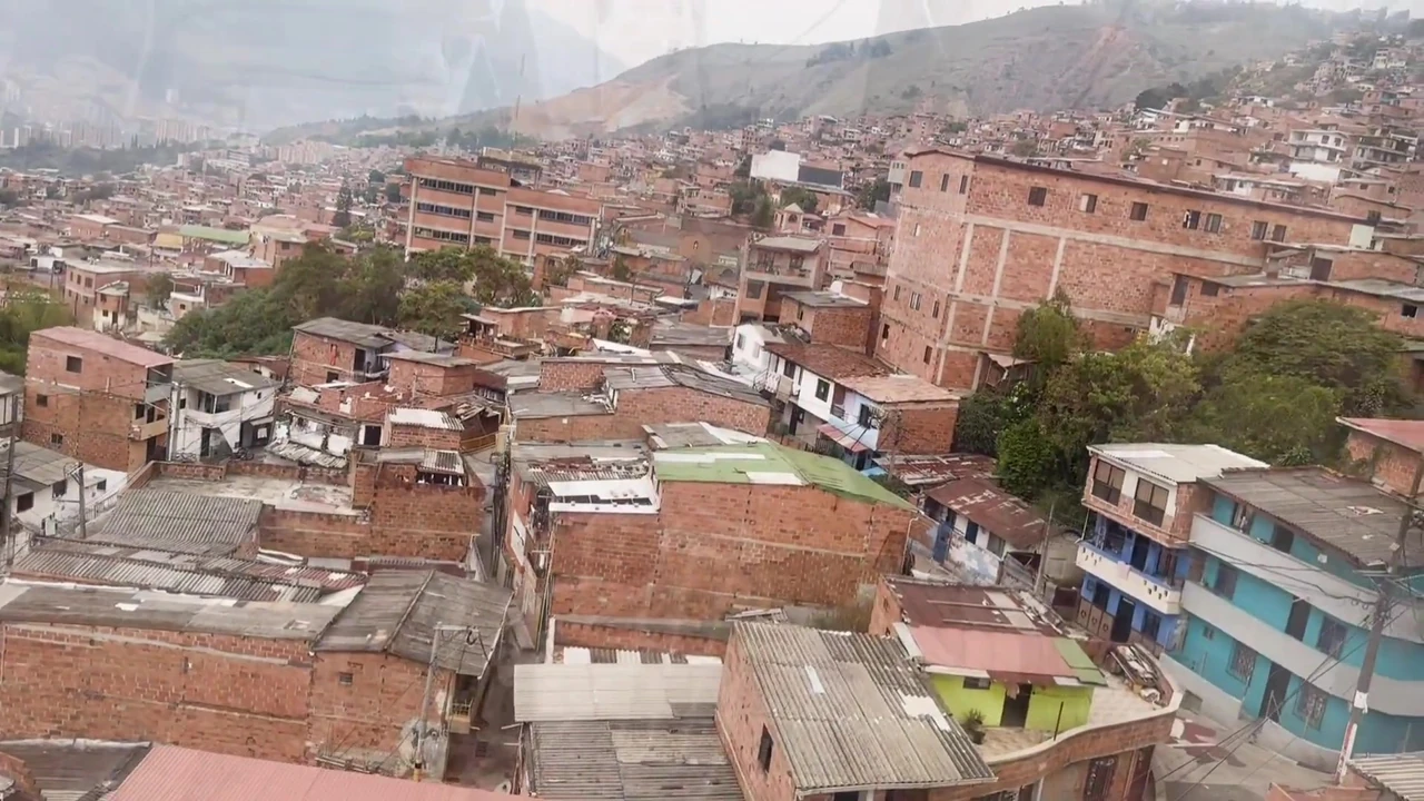 friend invites me to her house in the Colombian favelas