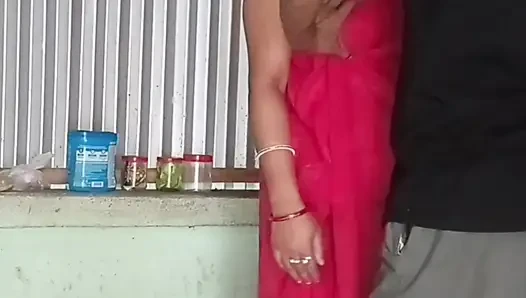 Das haus leer zu finden, hatte ich mit meinem bhabi in der küche vortäuschen