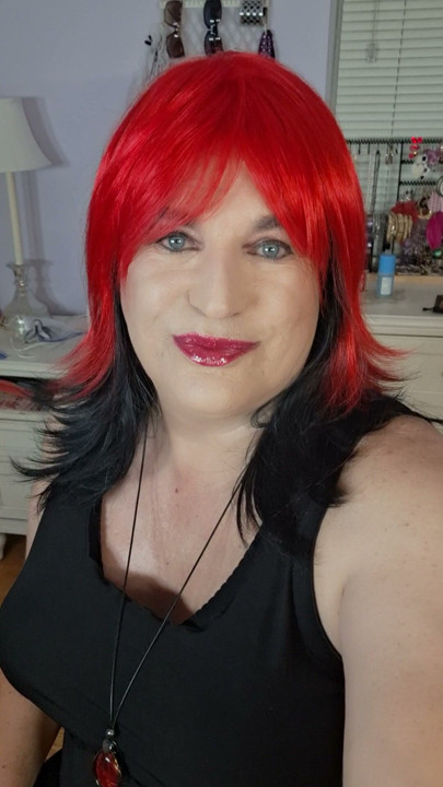 I am so hot and sweaty, would you cum get hot and sweaty with me? I will give you kisses and licks and let you fuck me!