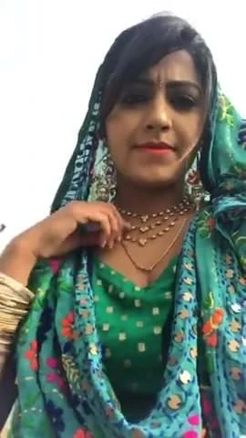 Cute selfies of beautiful girl.mp4