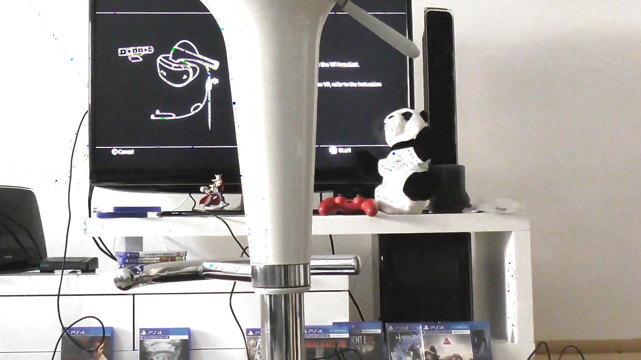 For the Halloween: Alluring, definitive Halloween treats, Sarah and Denisa play an horror game with Playstation VR