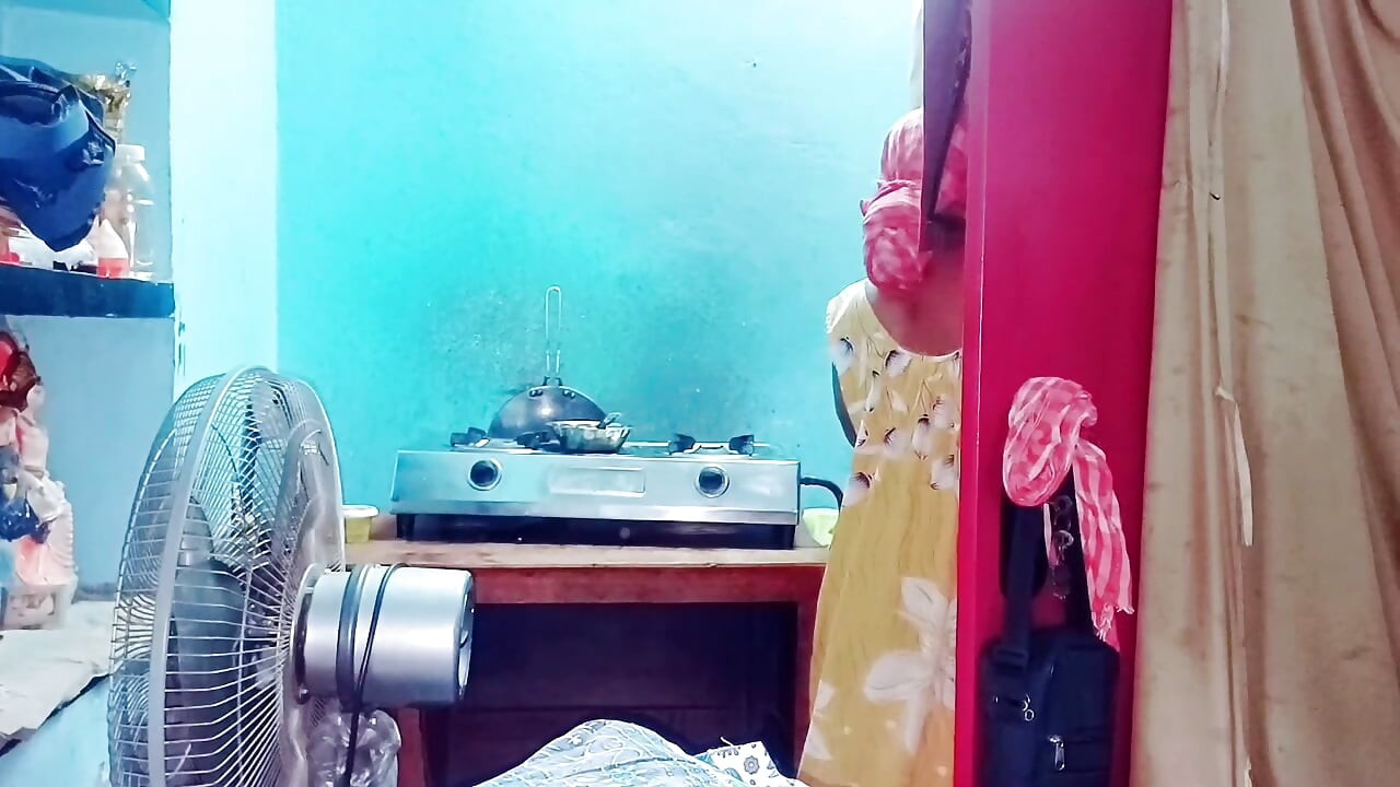 XXX mais jovem passo incomoda pênis ficou duro depois de ver a beleza da cunhada gostosa