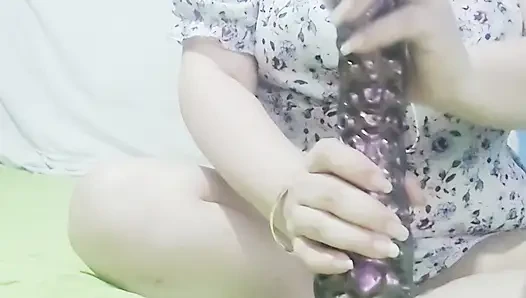 Mature MILF stepmom looks for someone to put a huge cock in her 1