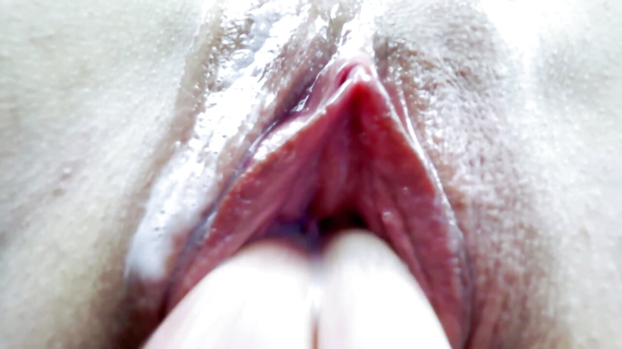 Trim & Shave. Orgasme pepek bercukur secara dekat.