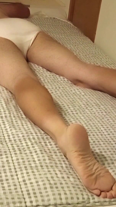 Spektakularan trenutak iz "Masturbacija s grbom gaćica u krevetu"