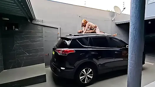 ICH HABE MEINE FREUNDIN GEFILMT, WIE SIE MEINEN MANN AUF UNSEREM AUTO FICKTE UND ER MOCHTE ES IN IHR