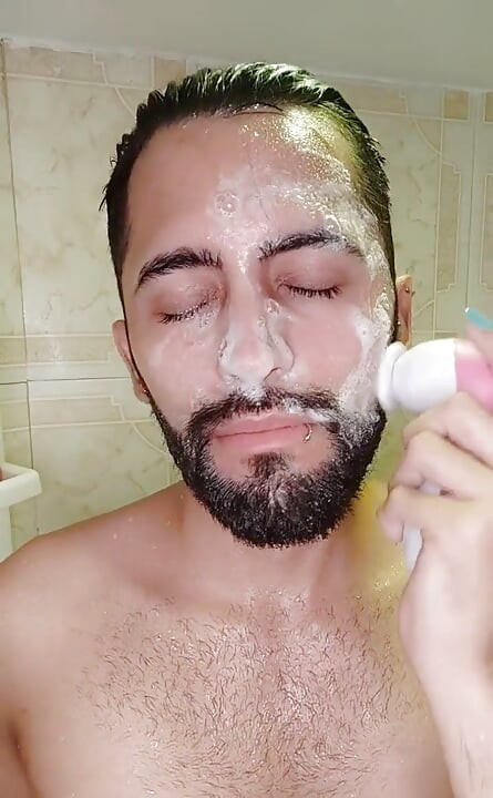 I never thought cleaning your face could be this fun!
