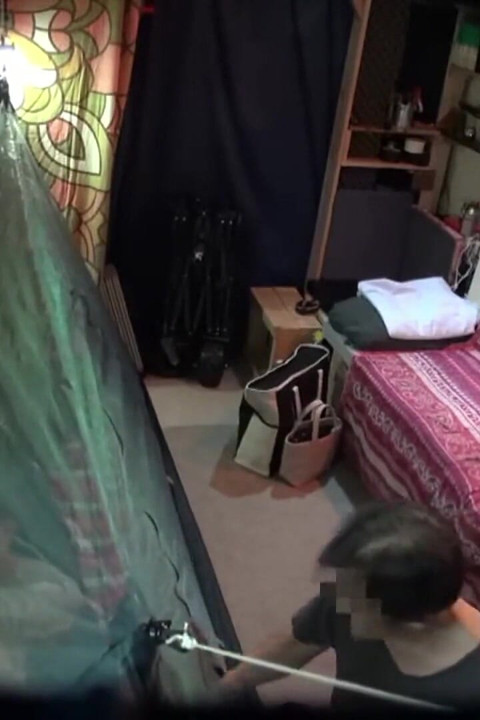 Die freundin meiner frau blieb in meinem zimmer und ihr reifer charme zog mich langsam näher - ep1