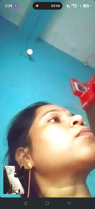 Mera boyfriend ne mujhe dekh ke muthi mara