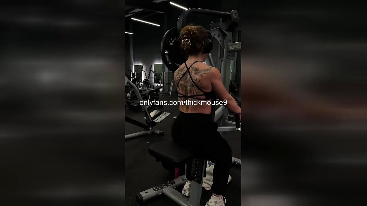TikTok Teen's Pussy Slip-Up: Accidental Virgin Exposure!