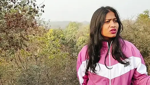 Outdor video. Ich traf ein Mädchen in einem Auto und nahm sie nach Hause, um in einem Schönheitssalon zu arbeiten und fickte sie.