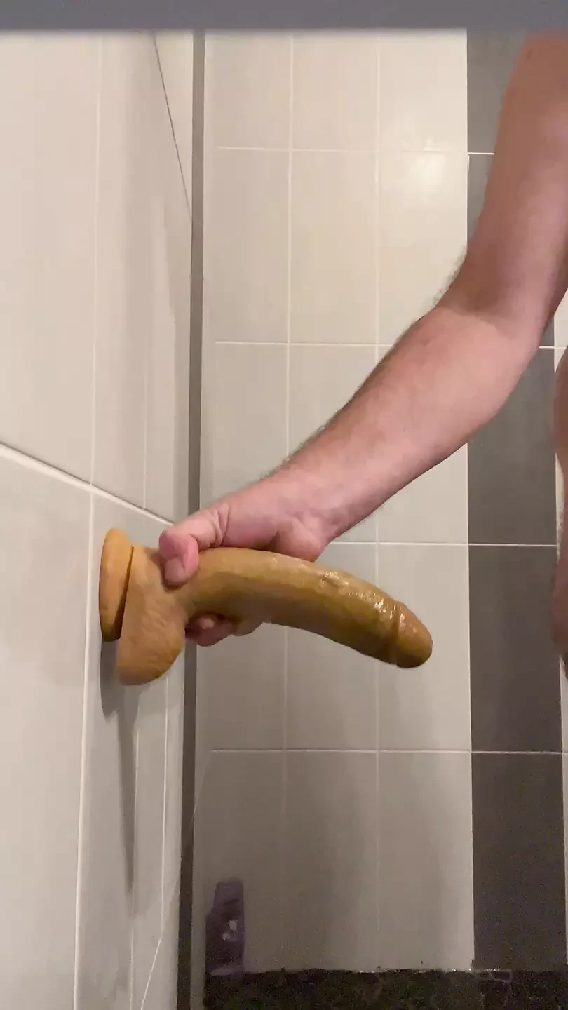 Dildo nella doccia