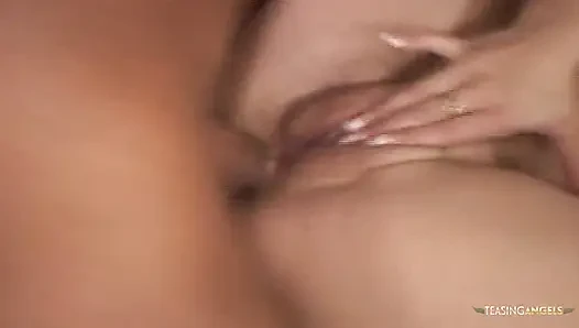 Vor der ejakulation in den mund dieser frau ist diese glückliche person mit ihr im beschäftigt