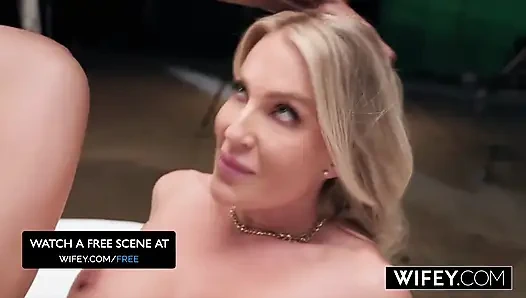 Istri semok andi avalon dientot besar pria kulit hitam sambil ditonton suaminya