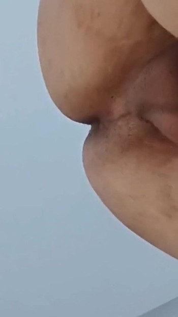 Moj bivši dečko se neobavezno upoznaje nakon što me ubeđuje na seks | Klip 1