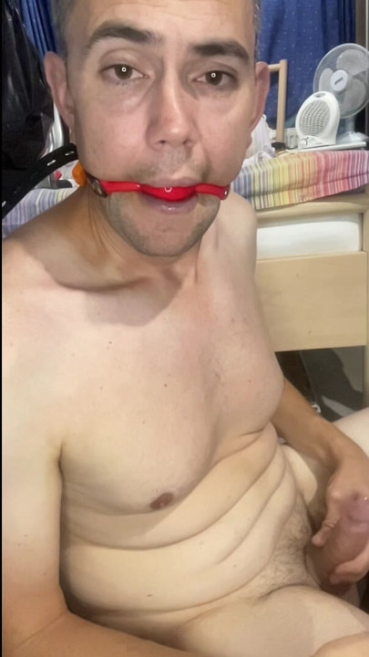 I lost the key to my gag but I still cum on my face and in my eye