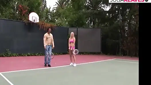 Azgın kızlar sırayla sikiliyor büyük bir yarak emiyor