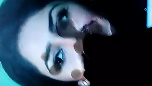 Cum haraç üzerinde sayesha saigal
