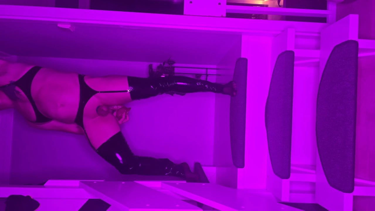 New latex outfit dildo play