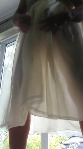 "Sabahları seksi yumuşak naylonun hissini seviyorum" dan unutulmaz bir an