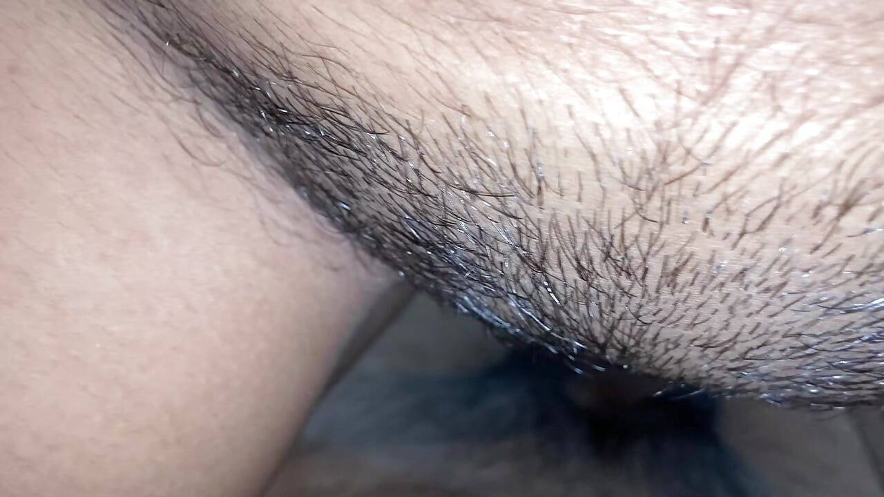 Ma demi-sœur suce ma grosse bite par accident dans le sexe complet en hindi