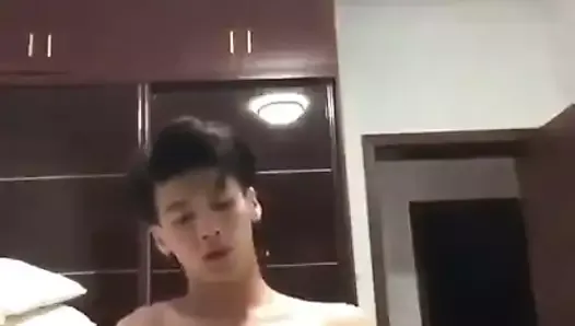 handsome asian man wanking for webcam (44'')