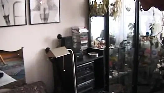 Vollbusige amateur-MILf-schlampe lutscht kleinen schwanz