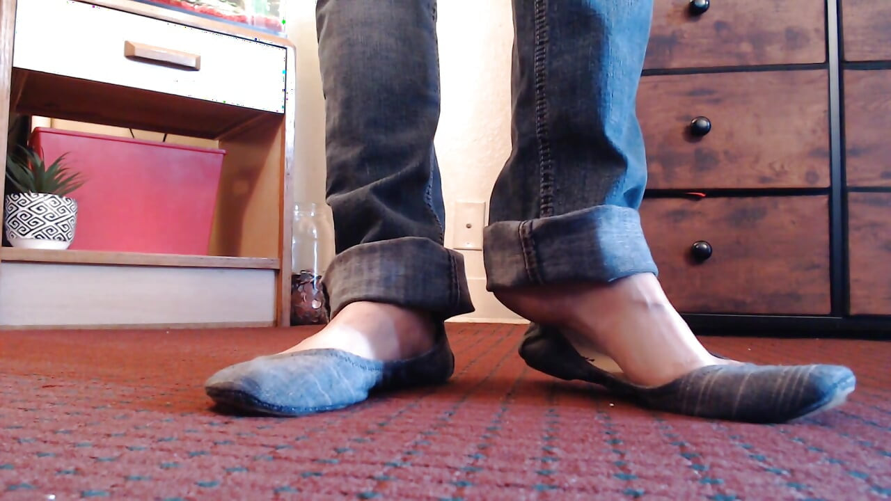Toe Wiggles Dipping Ballet Flats Dirty